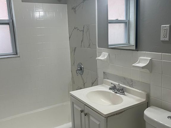 5th image of 21-C21 Evergreen Ave #C20