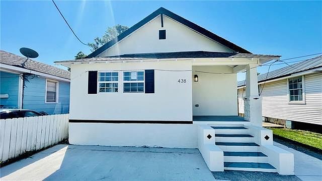 1st image of 440 Manhattan Blvd
