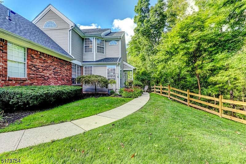 1st image of 129 Buttercup Ct #129