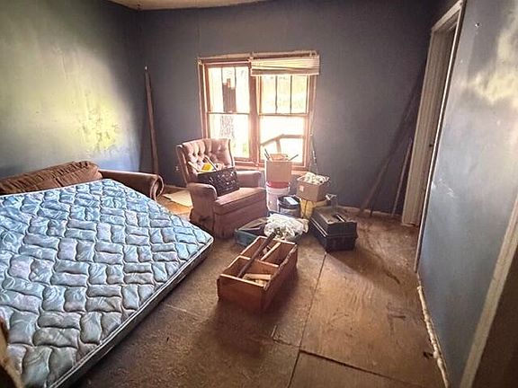 4th image of 517 N College St