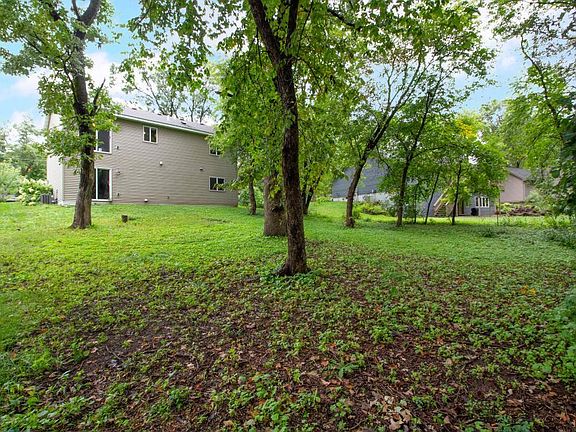 5th image of 404 4th Ave NE