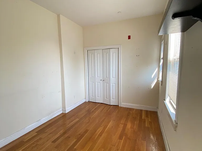 536 Cambridge St — Photo 6