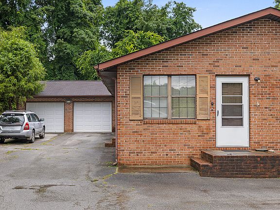 2nd image of 3403 Maple Creek Ln