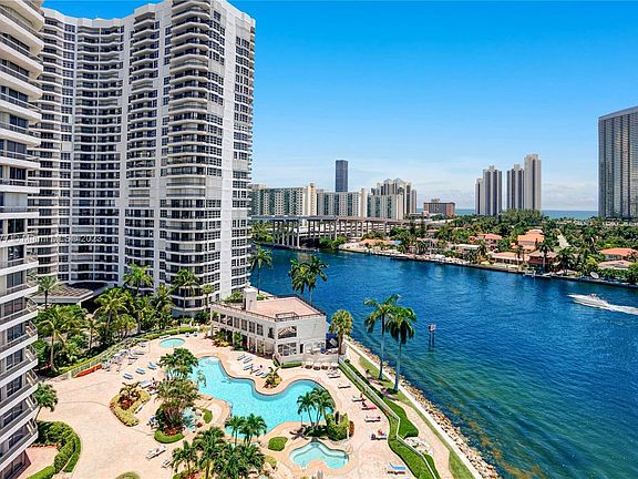 4th image of 19101 Mystic Pointe Dr APT 1712
