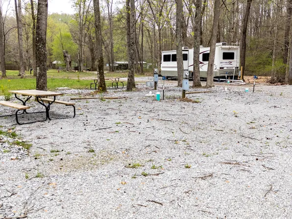 620 Perry Springs Rd, Eddyville, KY 42038