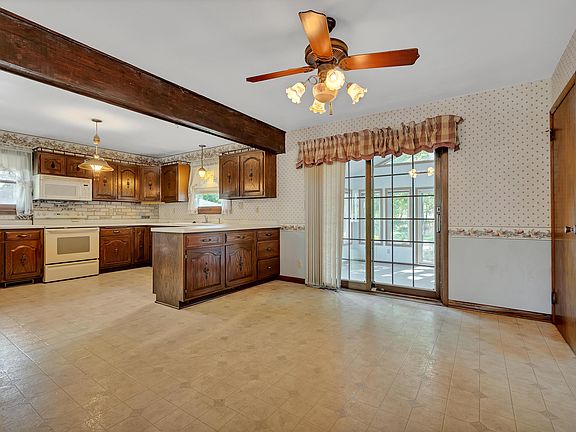 4th image of 2115 W Birchwood Ave