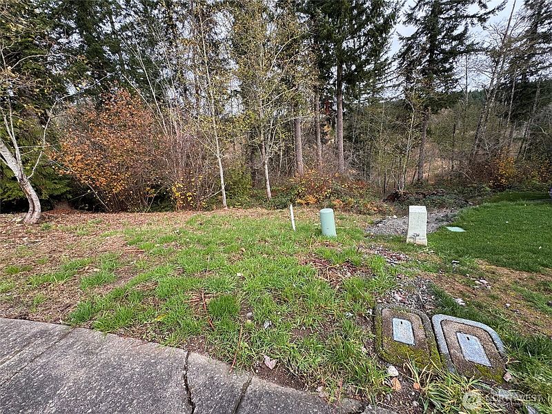 3rd image of 1618 Maple Valley Drive