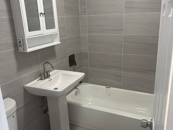 5th image of 109 Avenue 172 St
