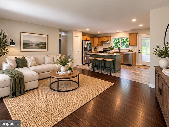 3rd image of 18 Park Ave