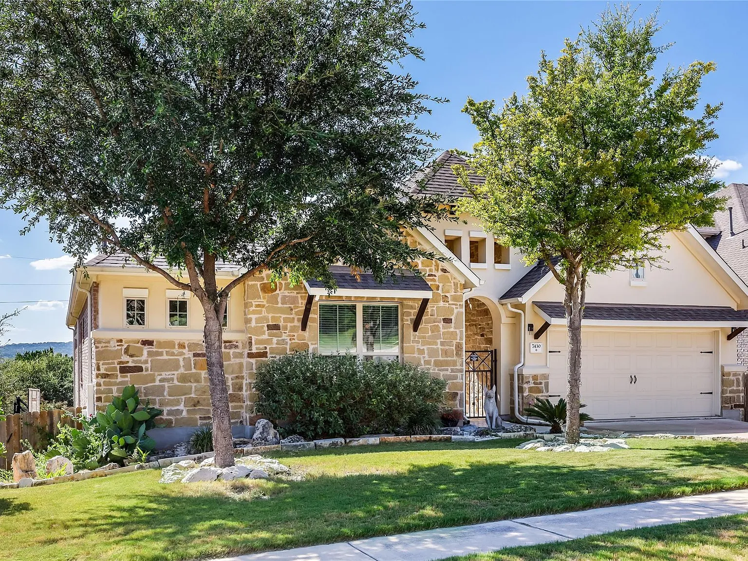 4 bed, 3.0 bath, 2658 sqft, $3,500 — Photo 3