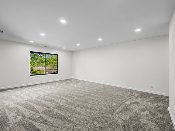2nd image of 1365 N Sterling Ave Unit 211C