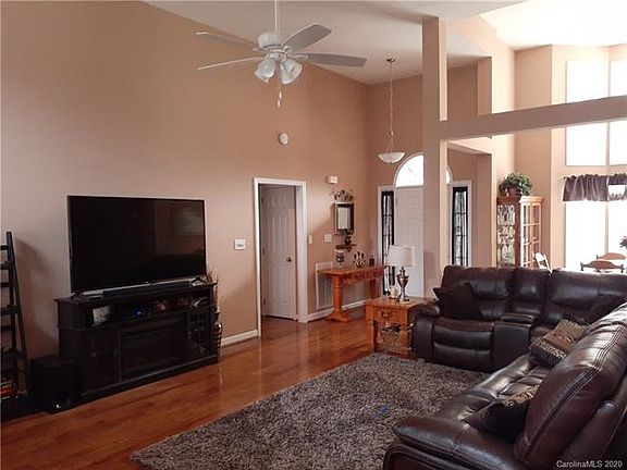 3rd image of 138 Kiskadee Dr
