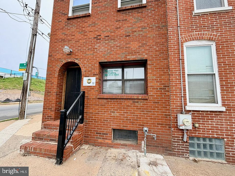 1st image of 837 W 4th St