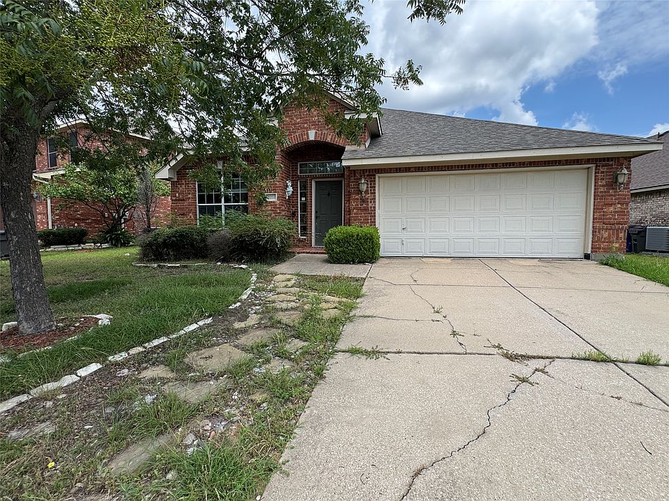 1st image of 2033 Meadow Park Dr