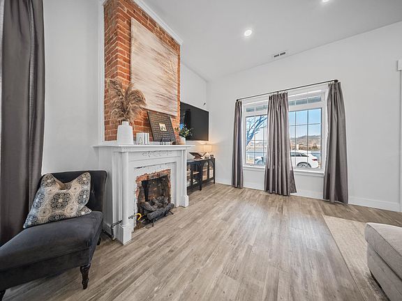 5th image of 329 Riverside Dr