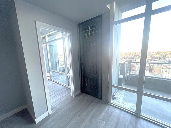 3rd image of 1080 Park Blvd #24