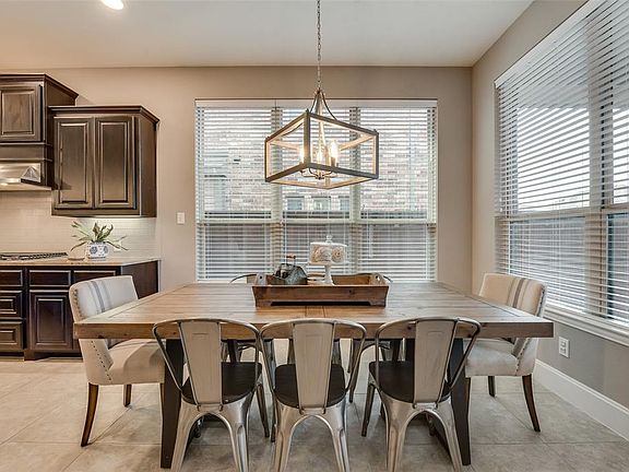 3rd image of 1601 Presley Way