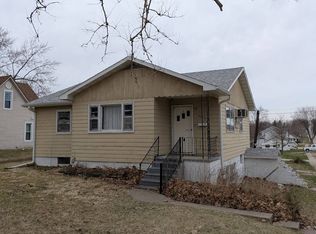 402 W Pleasant Valley St, Sigourney, IA 52591