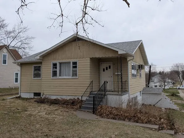 402 W Pleasant Valley St, Sigourney, IA 52591