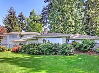 9023 NE 32nd St, Yarrow Pt, WA 98004