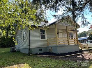 117 Crest Rd, East Flat Rock, NC 28726