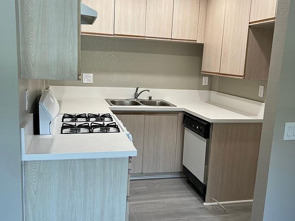 4th image of 800 Grand Ave Unit A4