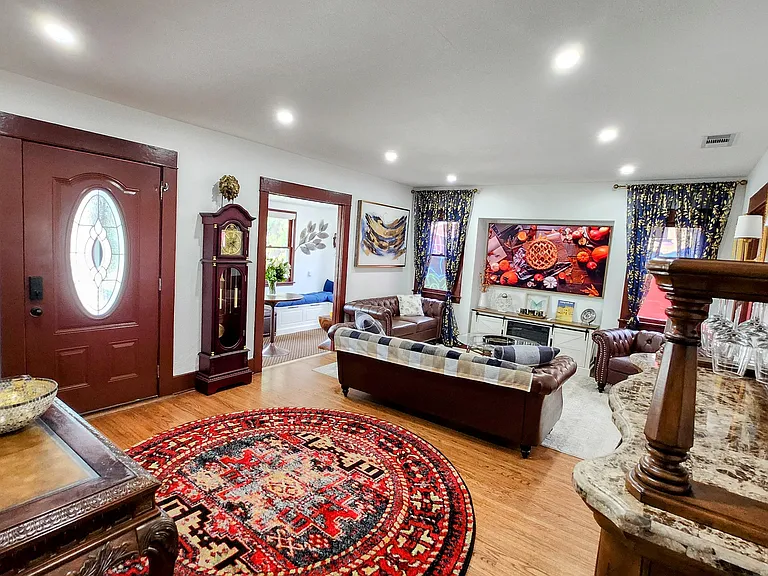 616 W Chapman Ave — Photo 4