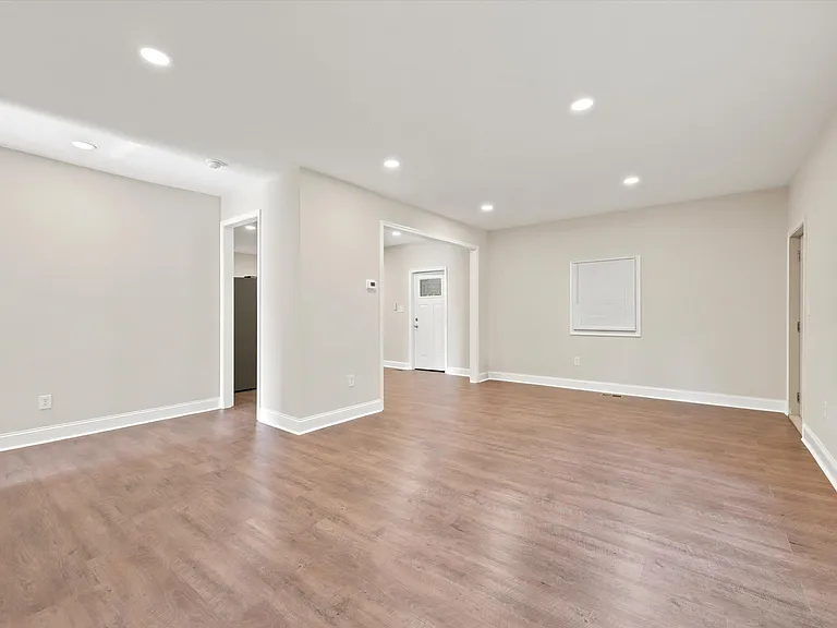 1605 Brintons Bridge Rd — Photo 23