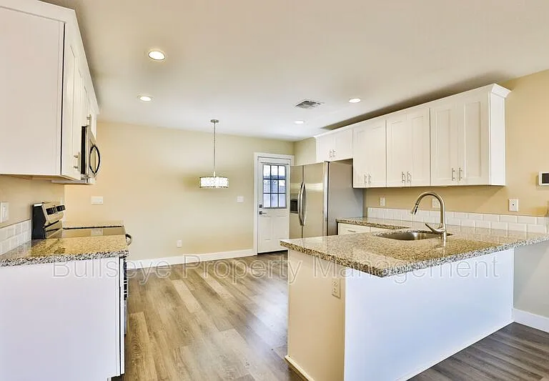 5119 S 11th Pl — Photo 9