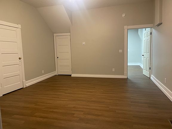 2nd image of 205 1/2 Diamond St APT 4
