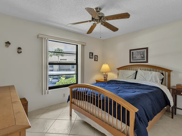 Guest bedroom