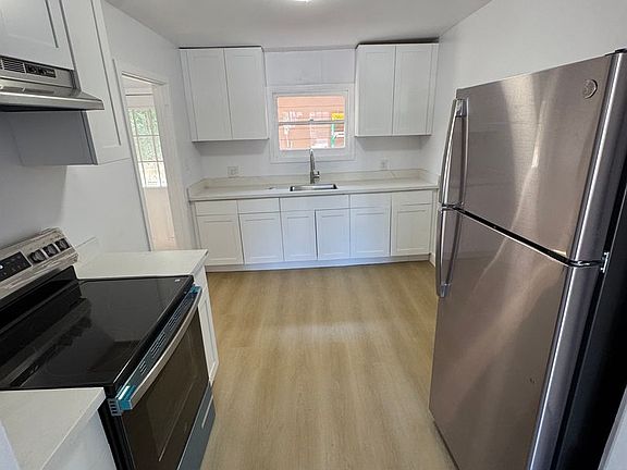 4th image of 16203 Main St #A