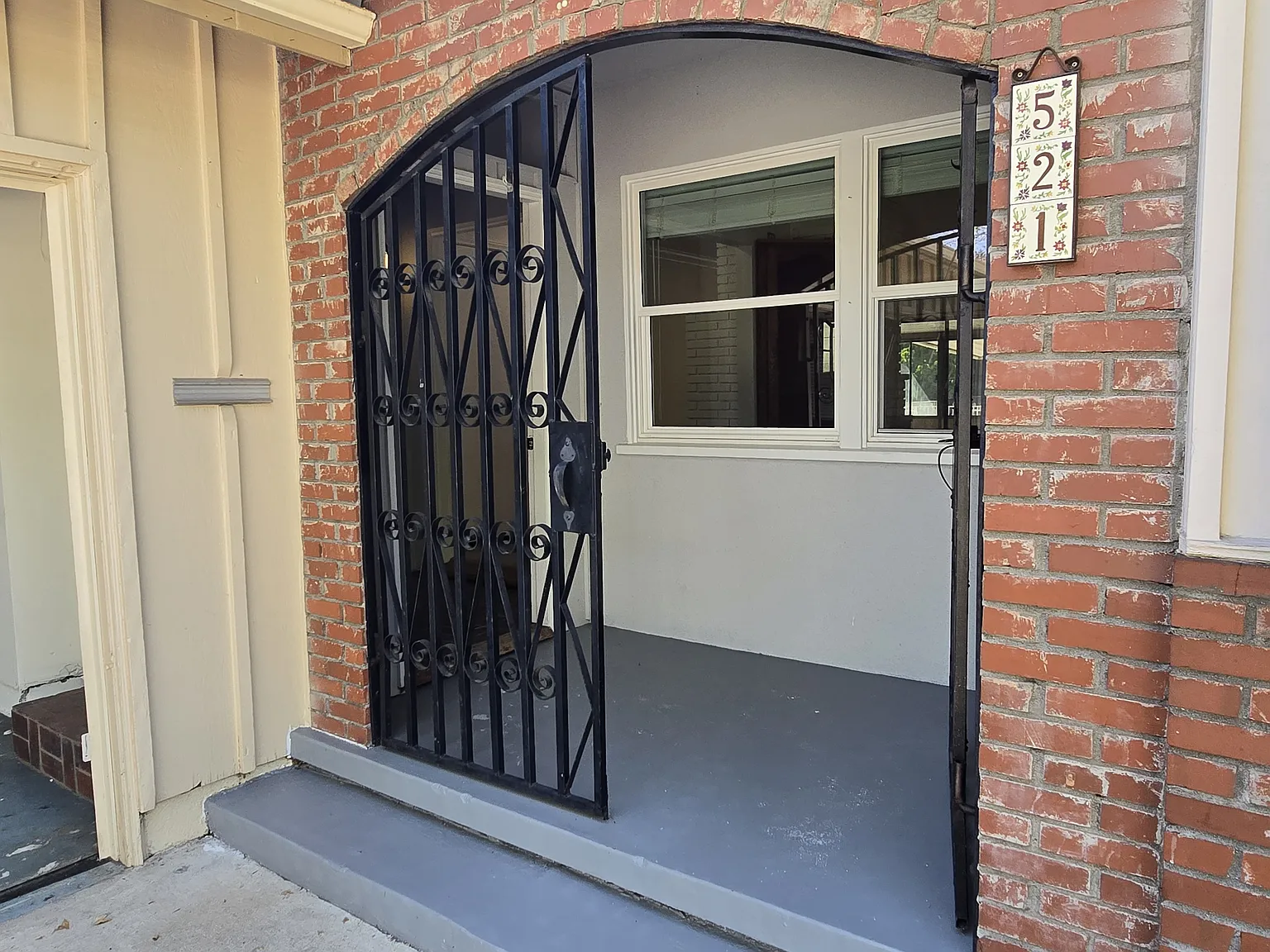 3 bed, 1229 sqft, $3,800 — Photo 2