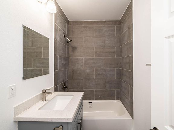 5th image of 2200 E 6th St APT 3