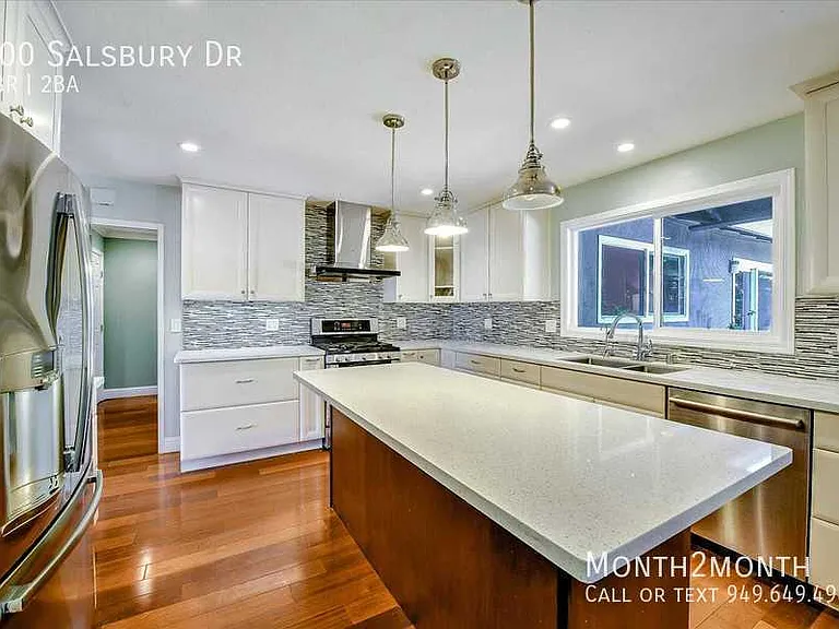 300 Salsbury Dr — Photo 3