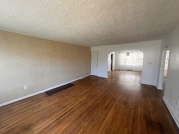 2nd image of 5827 E Pea Ridge Rd