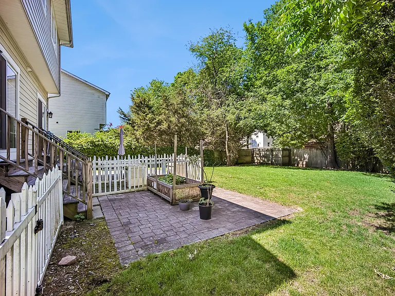 39 Grove St #B — Photo 22