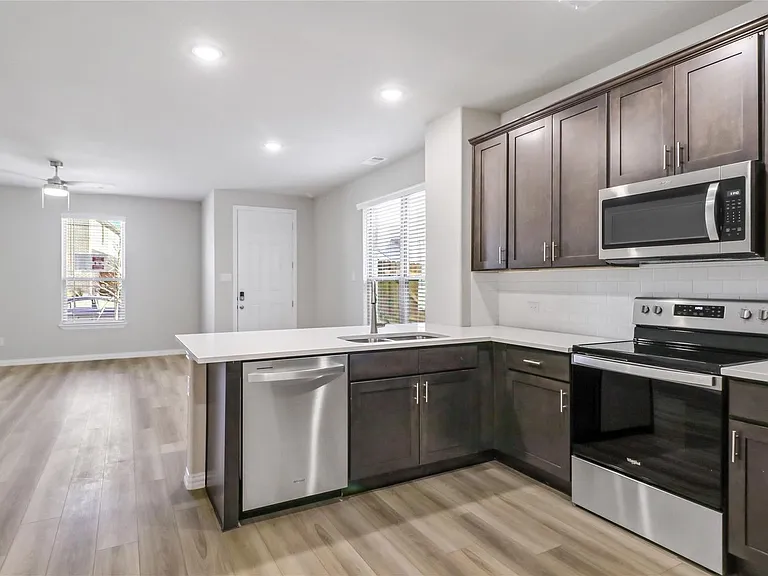 6717 Glimfeather Dr — Photo 5