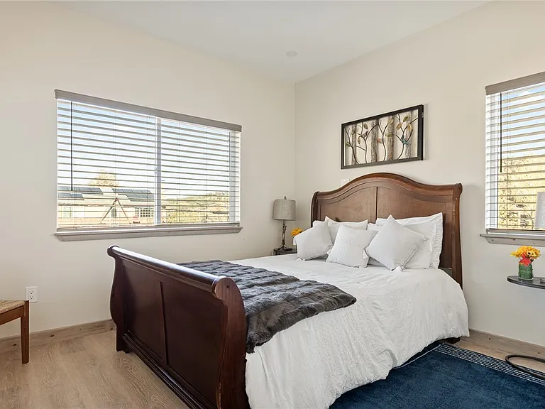 1215 Valley View Dr — Photo 34