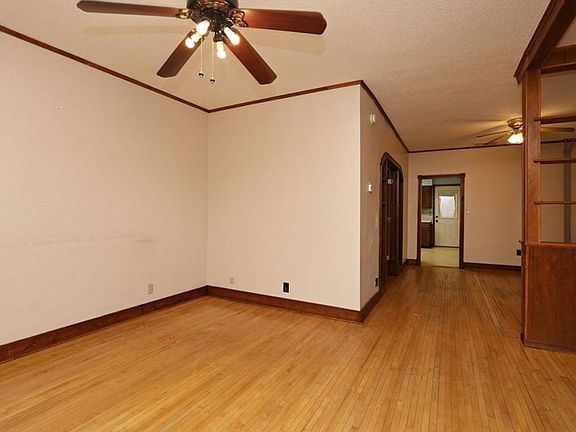 5th image of 1825 Hawthorne Ave E