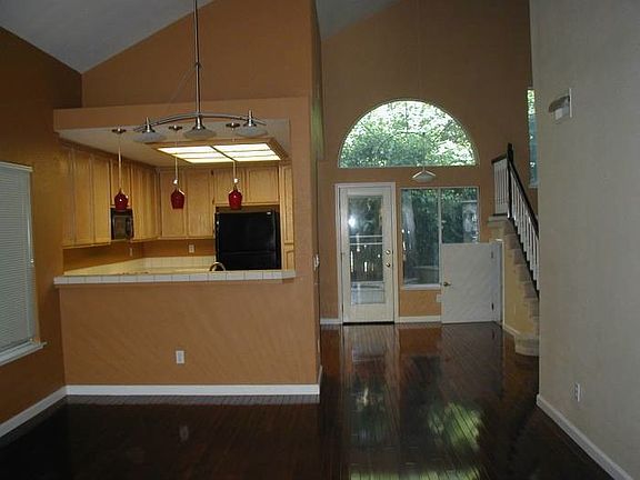 4th image of 19 Durazno Ct