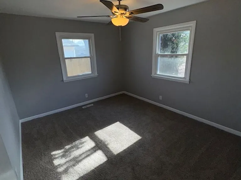 3017 E Riverside Dr — Photo 4