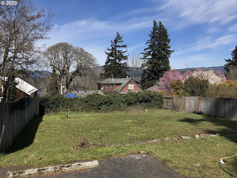 1st image of 1218 Eugene St