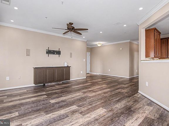 5th image of 9713 Handerson Pl Unit 407