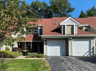 8 Stone House Ct, Oak Ridge, NJ 07438