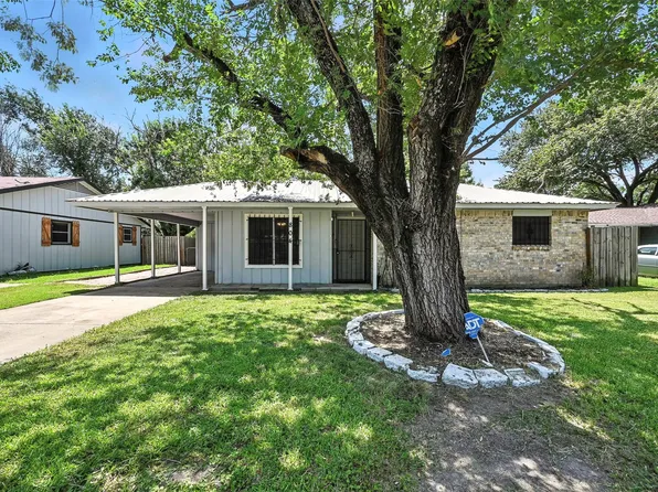 804 Live Oak St, Wilmer, TX 75172