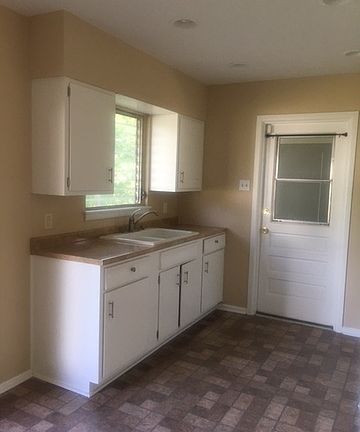 5th image of 4722 Lyceum Dr