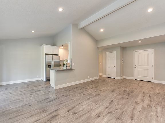 5th image of 6420 Villa Dr