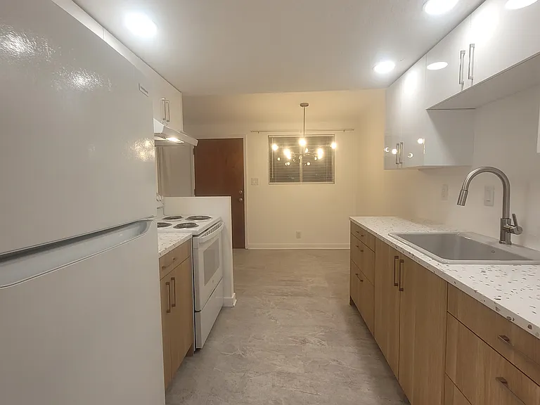 405 Columbia Dr SE #B — Photo 3