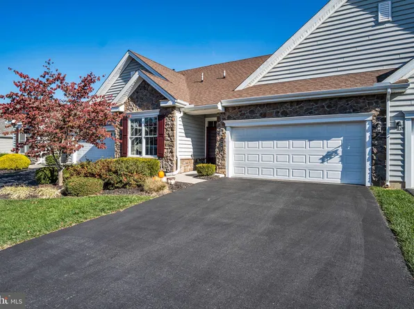 228 Colonial Dr, Mechanicsburg, PA 17050